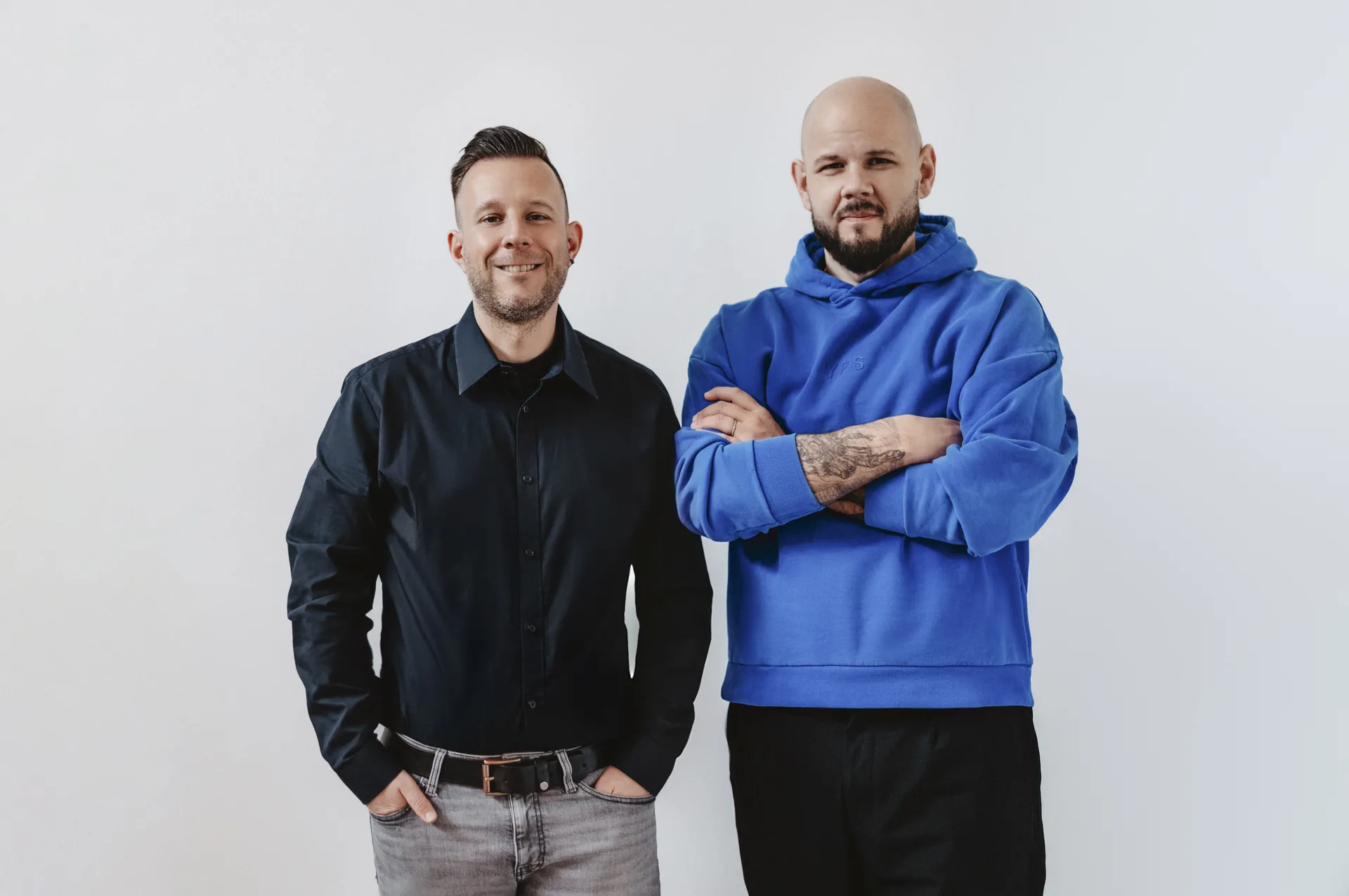 Alexander Boroš und Sebastian Winkler, Gründer von wilde van rhee, mit Team